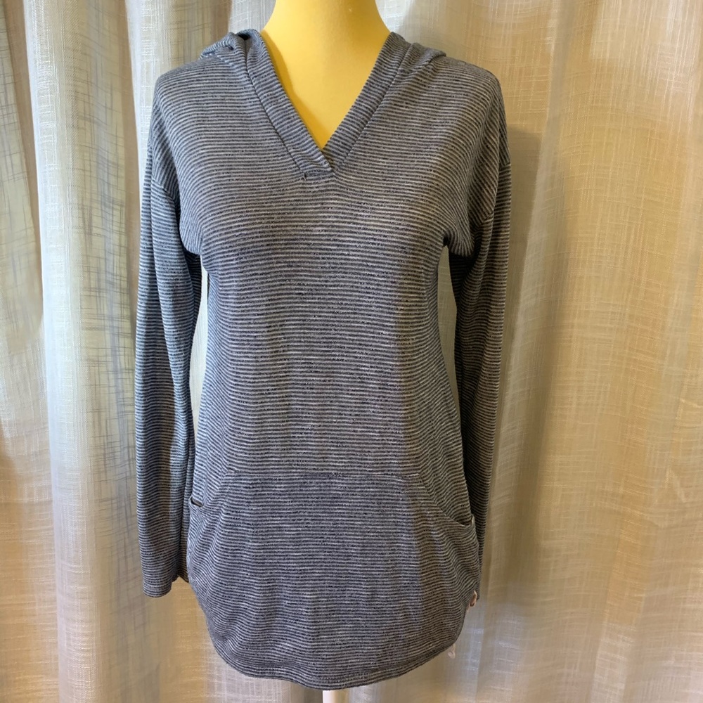 Light Sweatshirt. 🍁Perfect for Summer Nights! 🍁